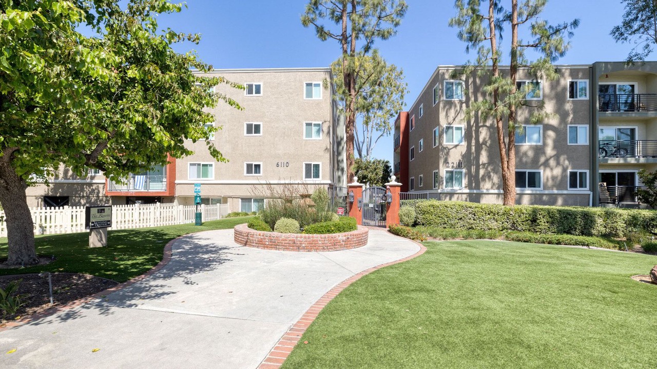 Photo of Outdoor in Woodland Hills