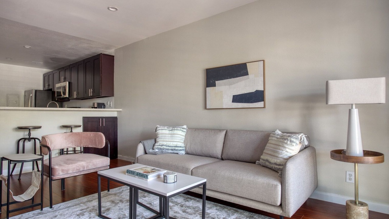 Photo of Livingroom in Woodland Hills