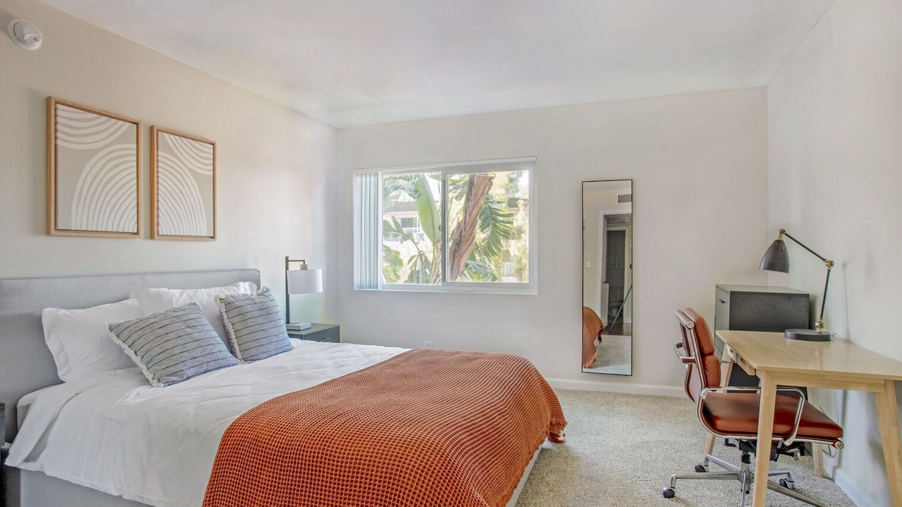 Photo of Bedroom in Woodland Hills