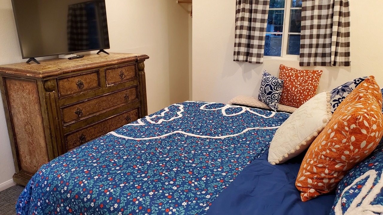 Photo of Bedroom in Twin Peaks