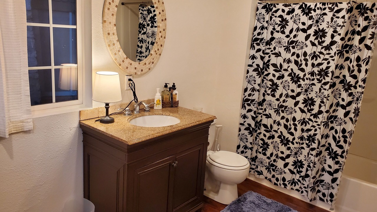Photo of Bathroom in Twin Peaks