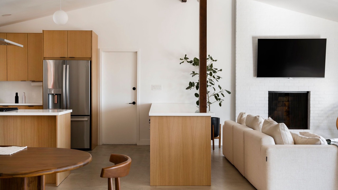 Photo of Livingroom in Western Malibu