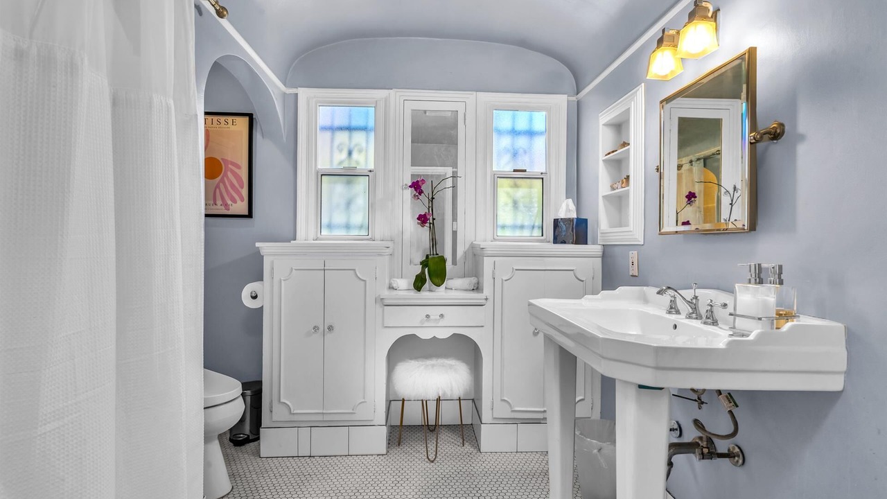 Photo of Bathroom in Beverly Grove