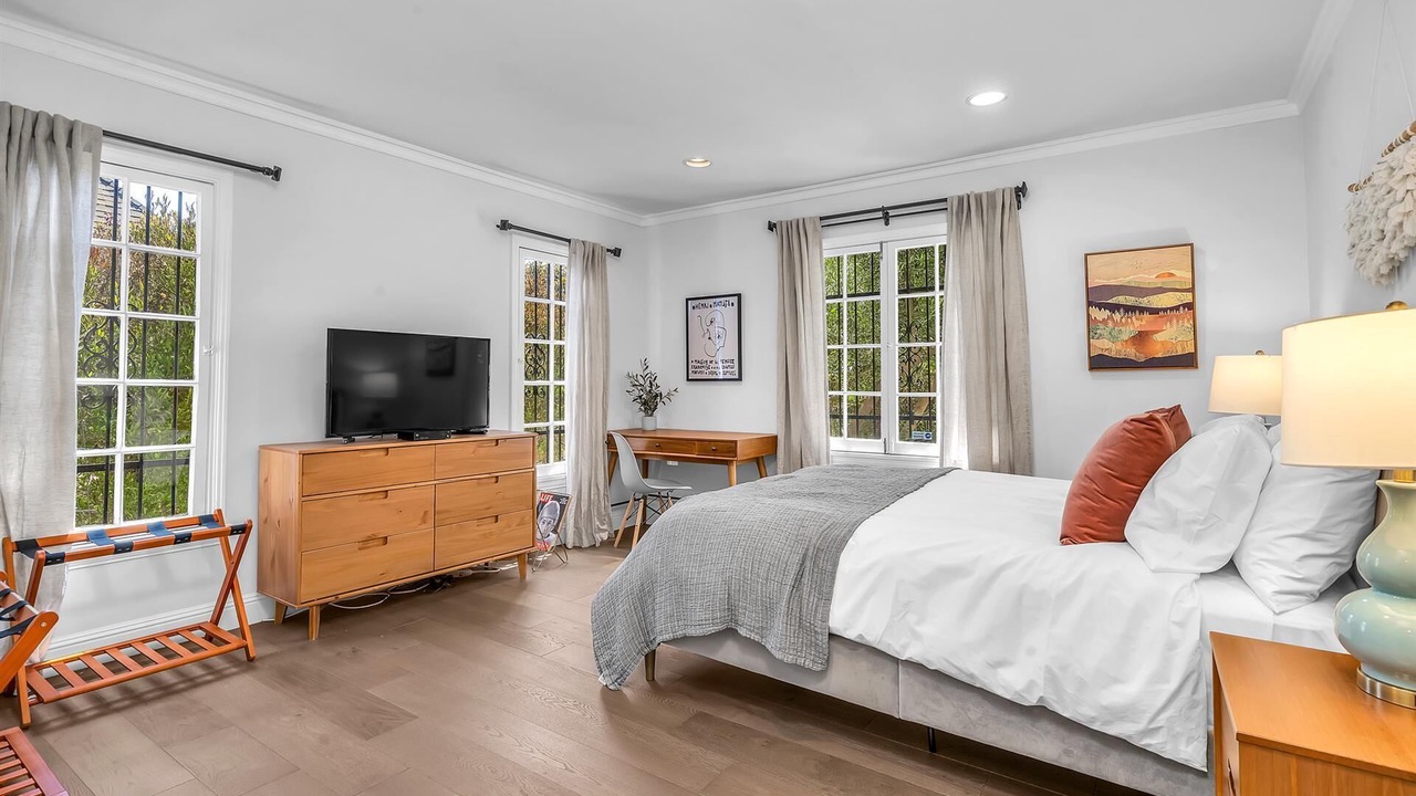 Photo of Bedroom in Beverly Grove