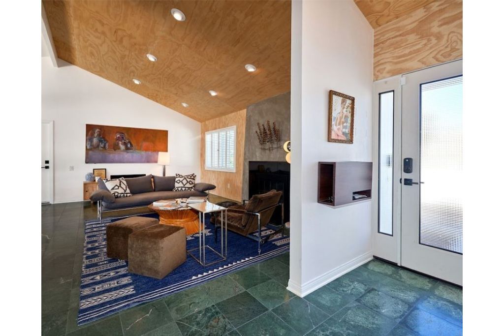 Photo of Livingroom in Uptown Design District