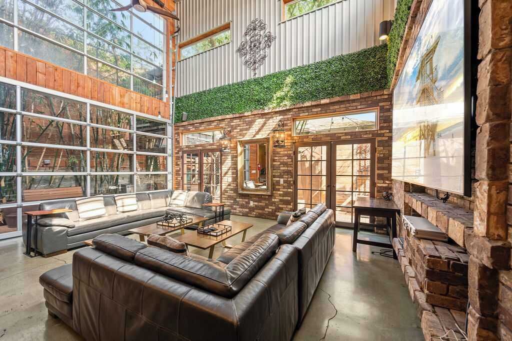 Photo of Livingroom in Grant Hill