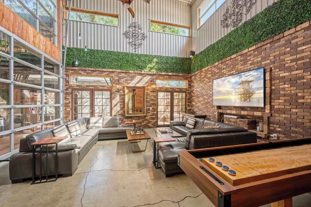Photo of Livingroom in Grant Hill