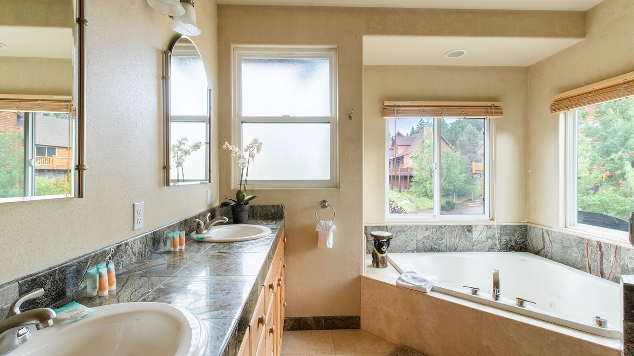 Photo of Bathroom in Castle Glen Estates
