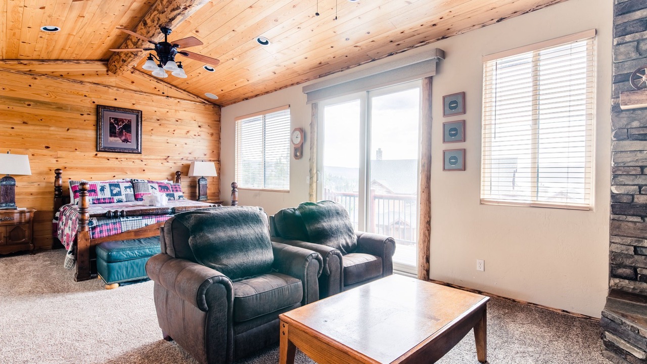 Photo of Livingroom in Castle Glen Estates