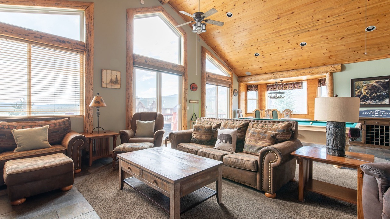 Photo of Livingroom in Castle Glen Estates