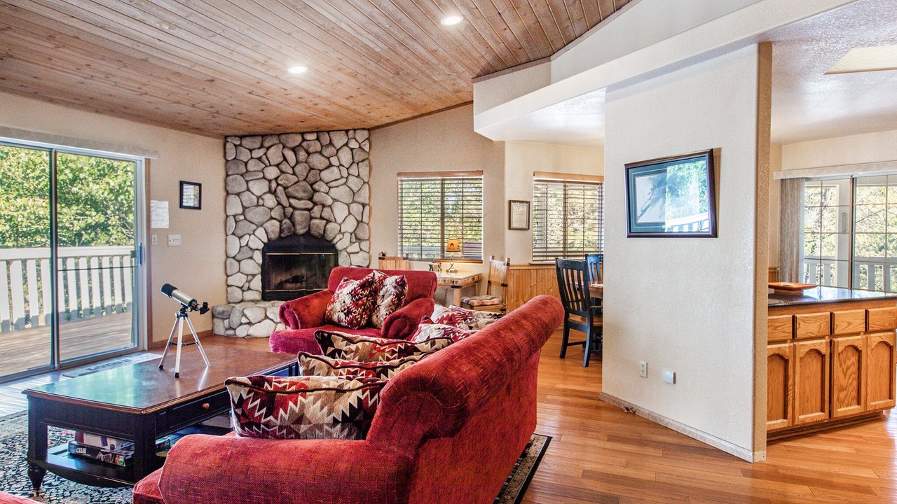 Photo of Livingroom in Upper Moonridge