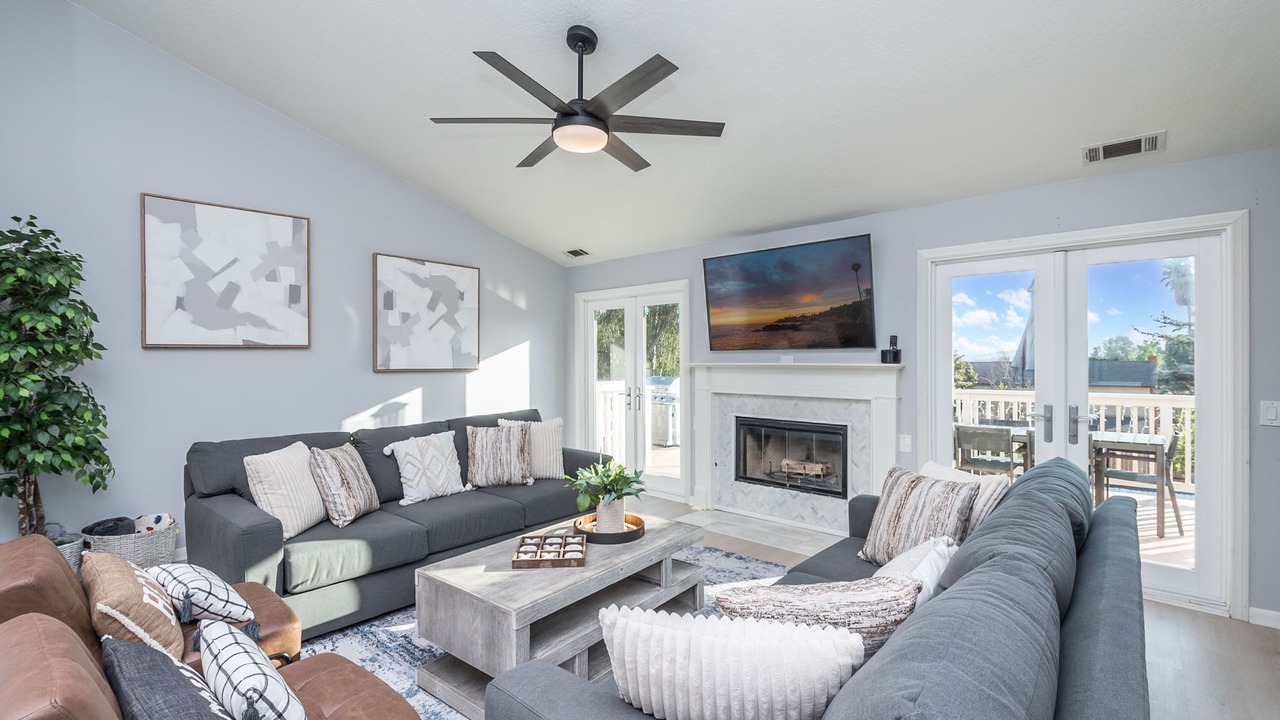 Photo of Livingroom in Midway