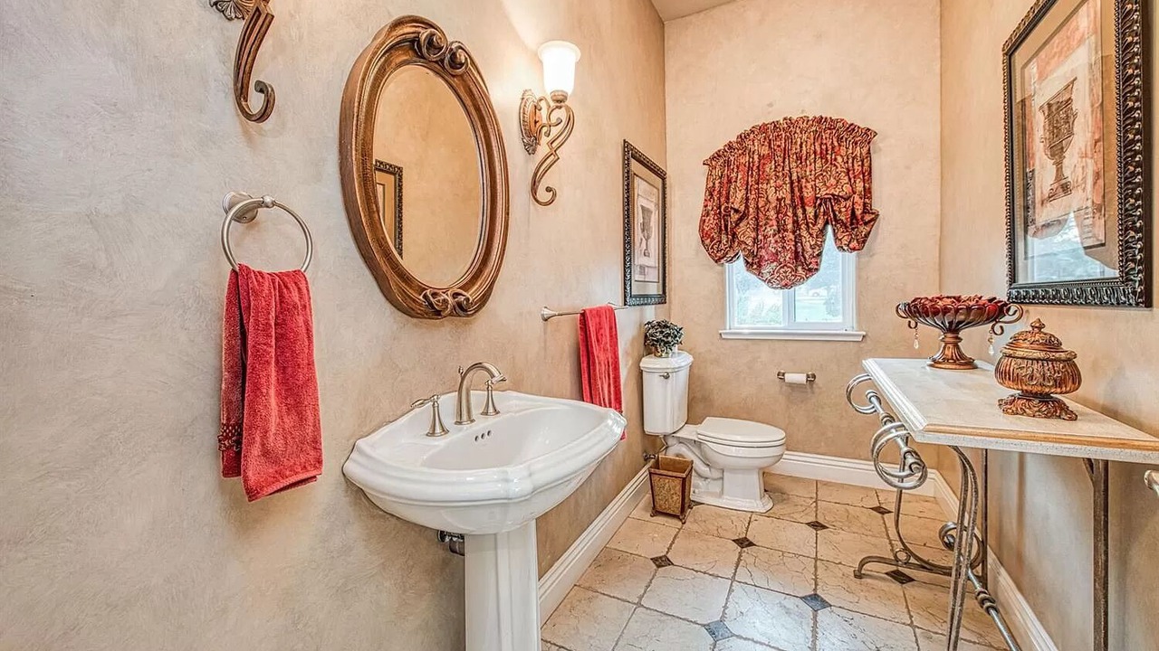 Photo of Bathroom in Kingsburg