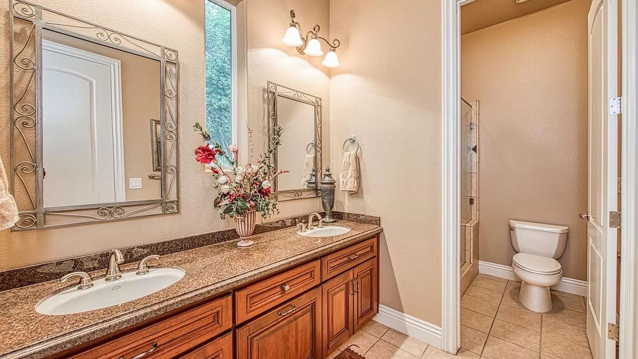 Photo of Bathroom in Kingsburg