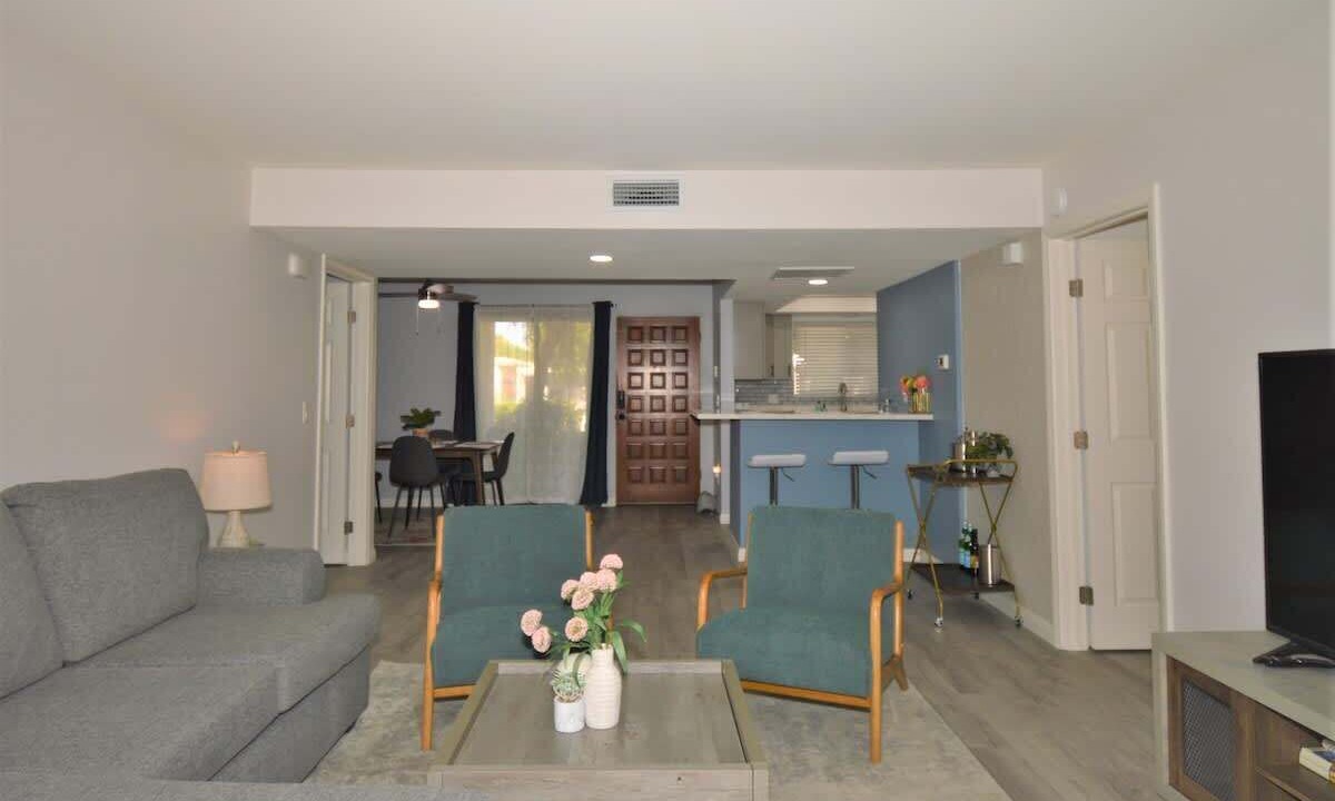 Photo of Livingroom in Canyon Corridor