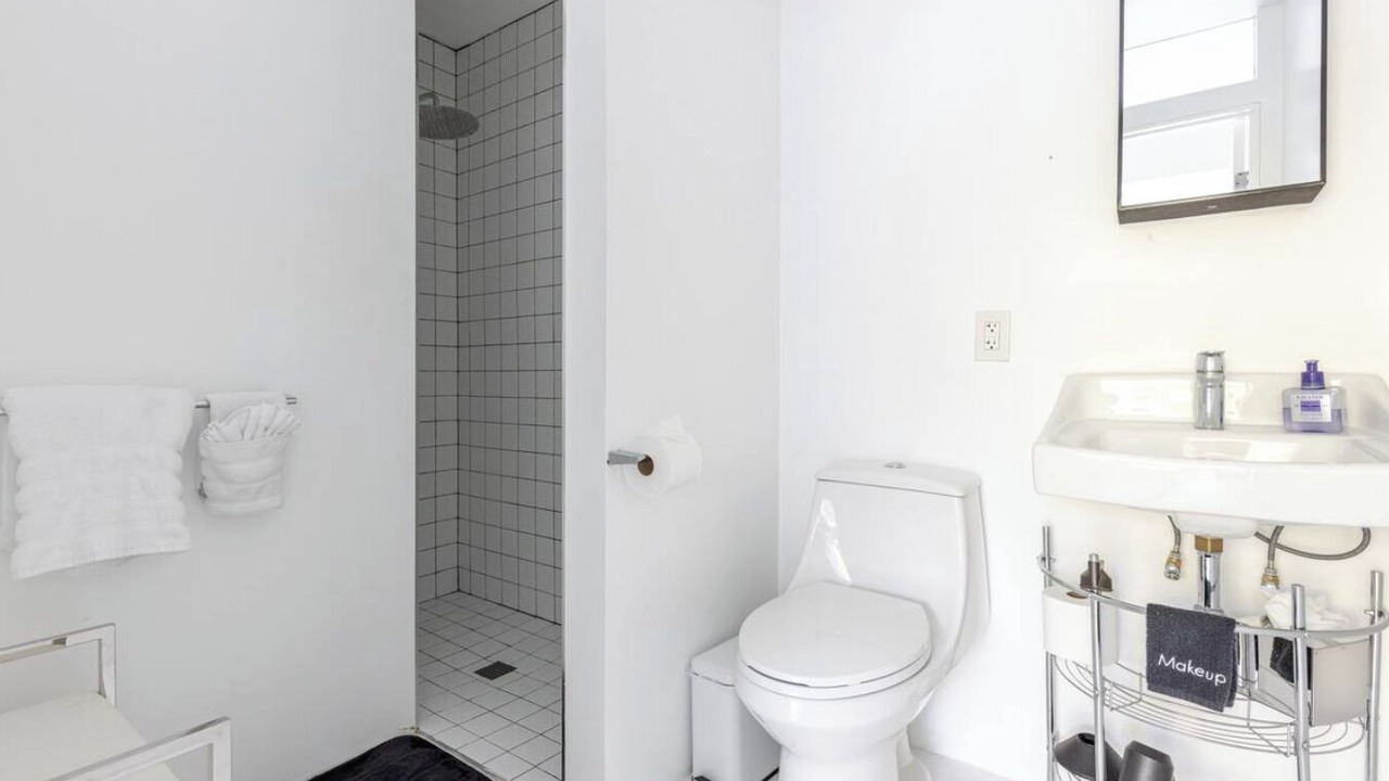 Photo of Bathroom in Racquet Club Estates