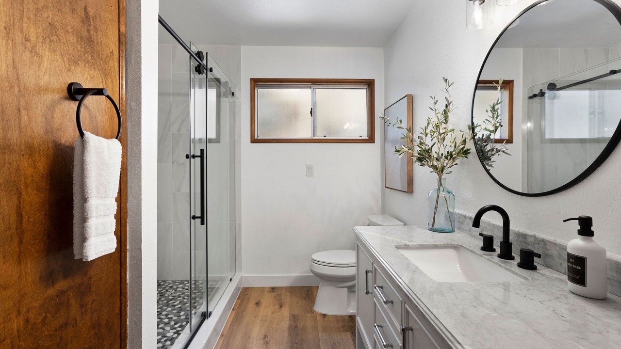 Photo of Bathroom in Blue Jay