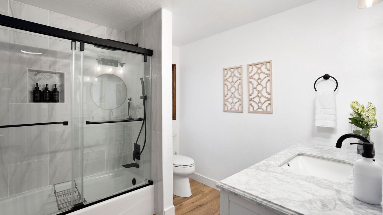 Photo of Bathroom in Blue Jay