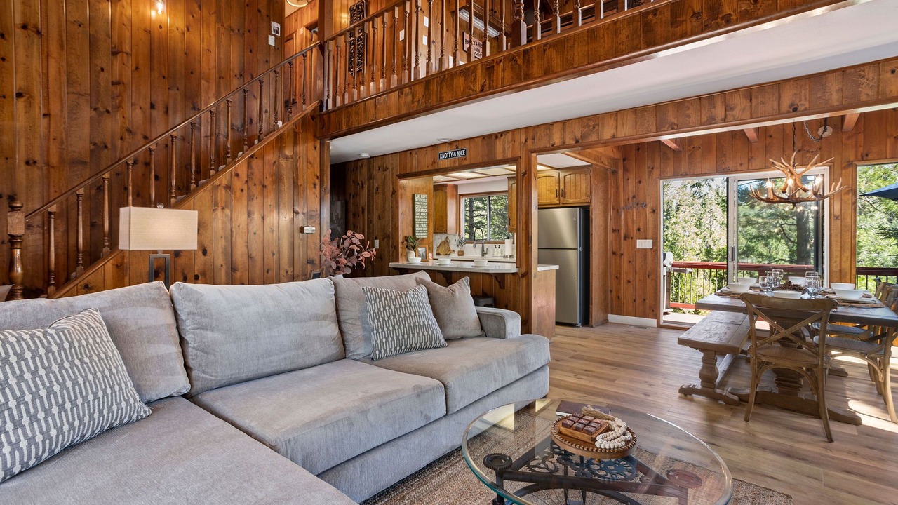 Photo of Livingroom in Blue Jay