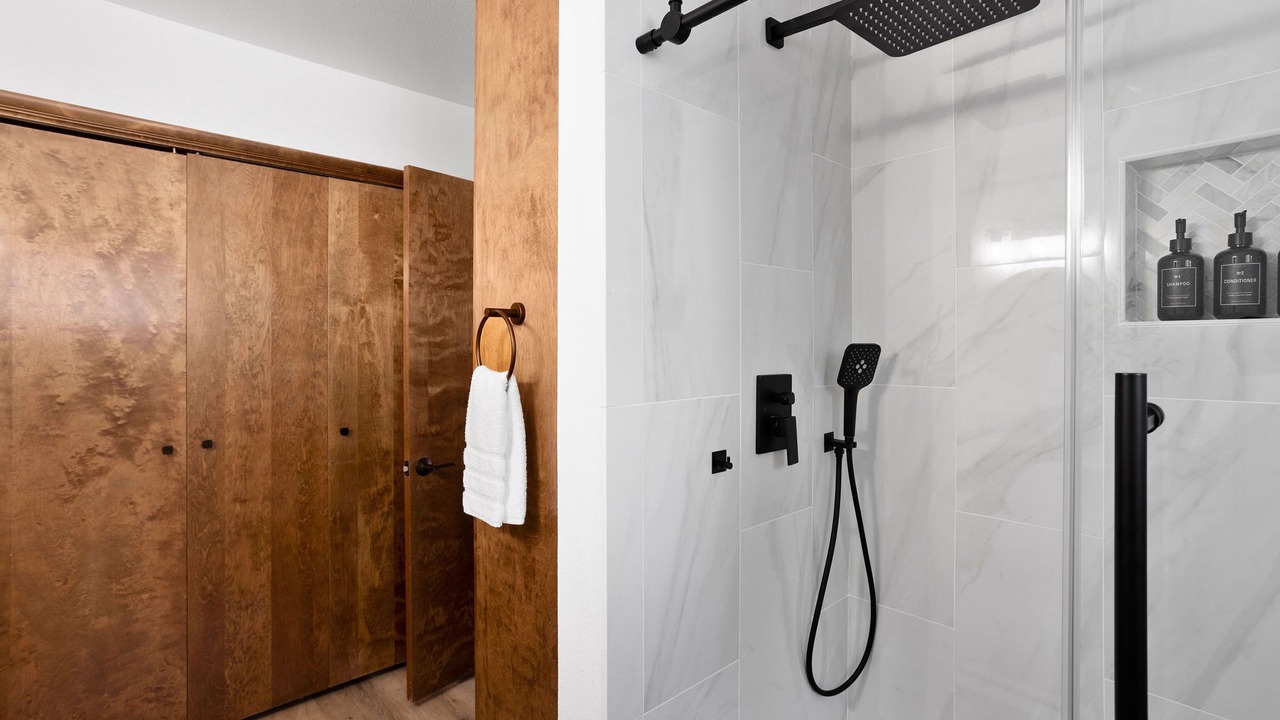 Photo of Bathroom in Blue Jay