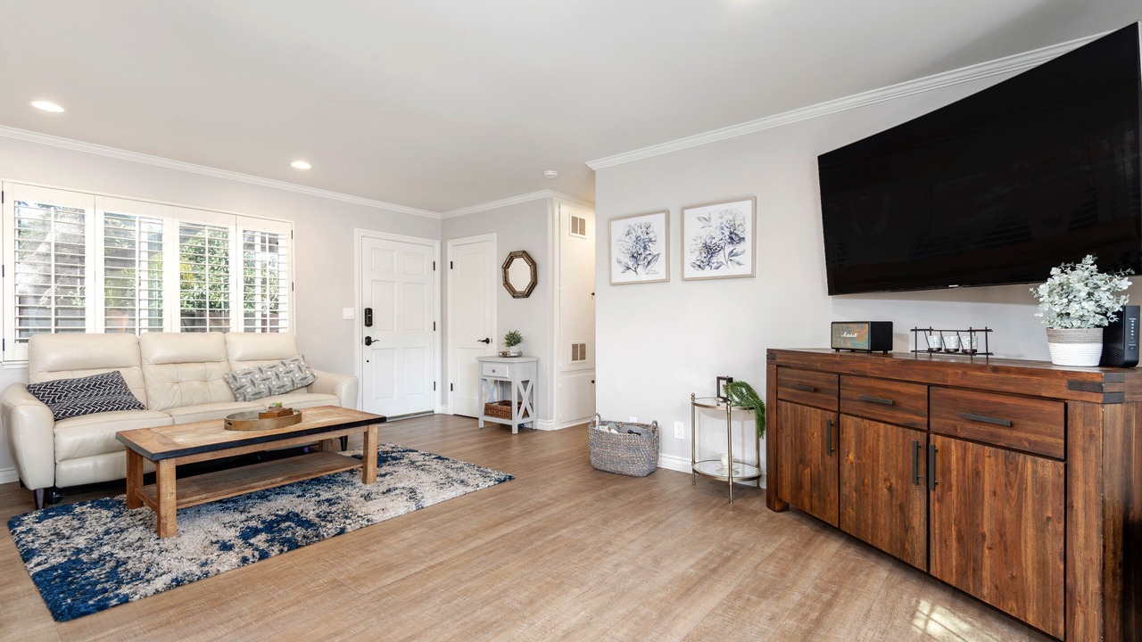 Photo of Livingroom in West Mesa