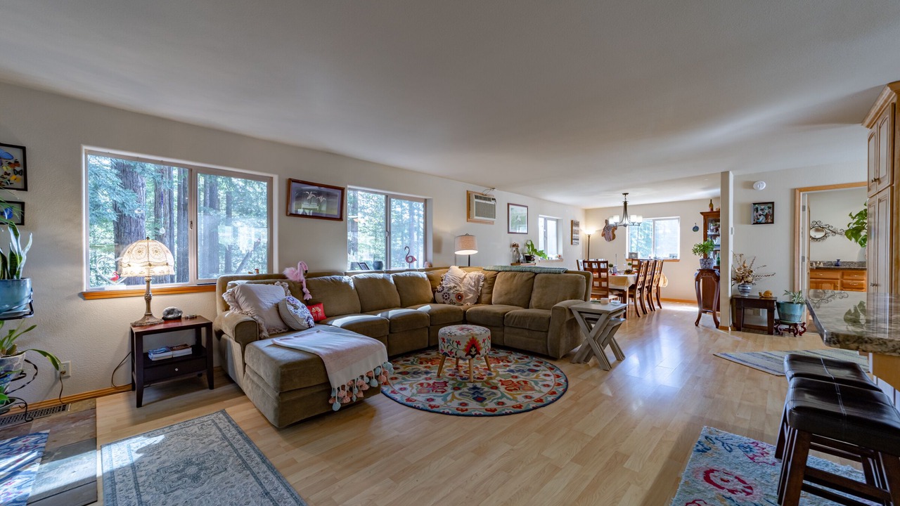 Photo of Livingroom in Myers Flat