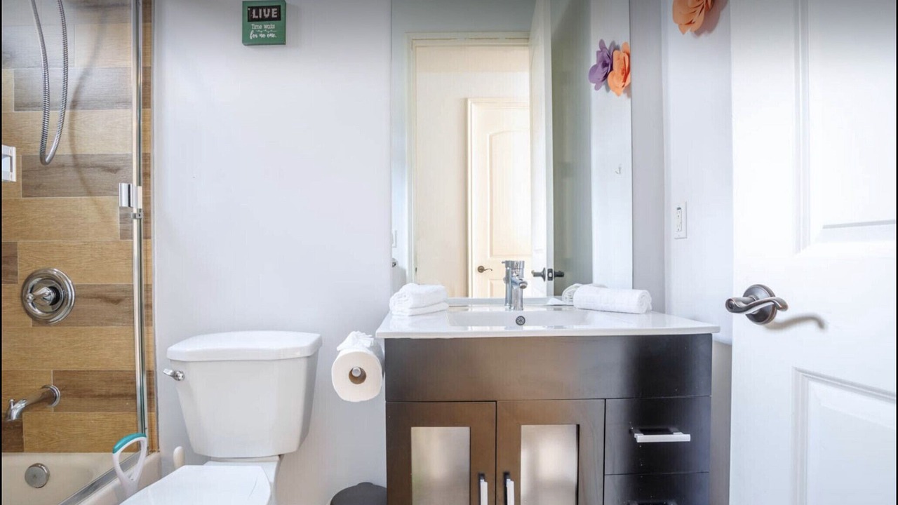 Photo of Bathroom in Tarzana