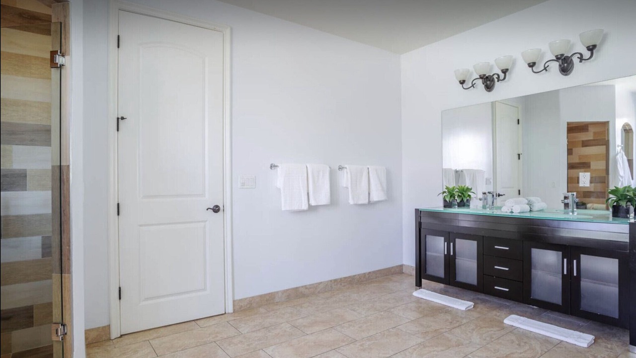 Photo of Bathroom in Tarzana