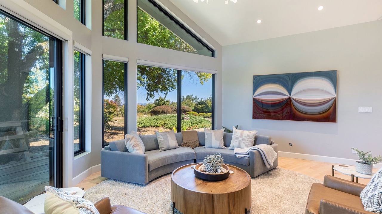 Photo of Livingroom in Graton