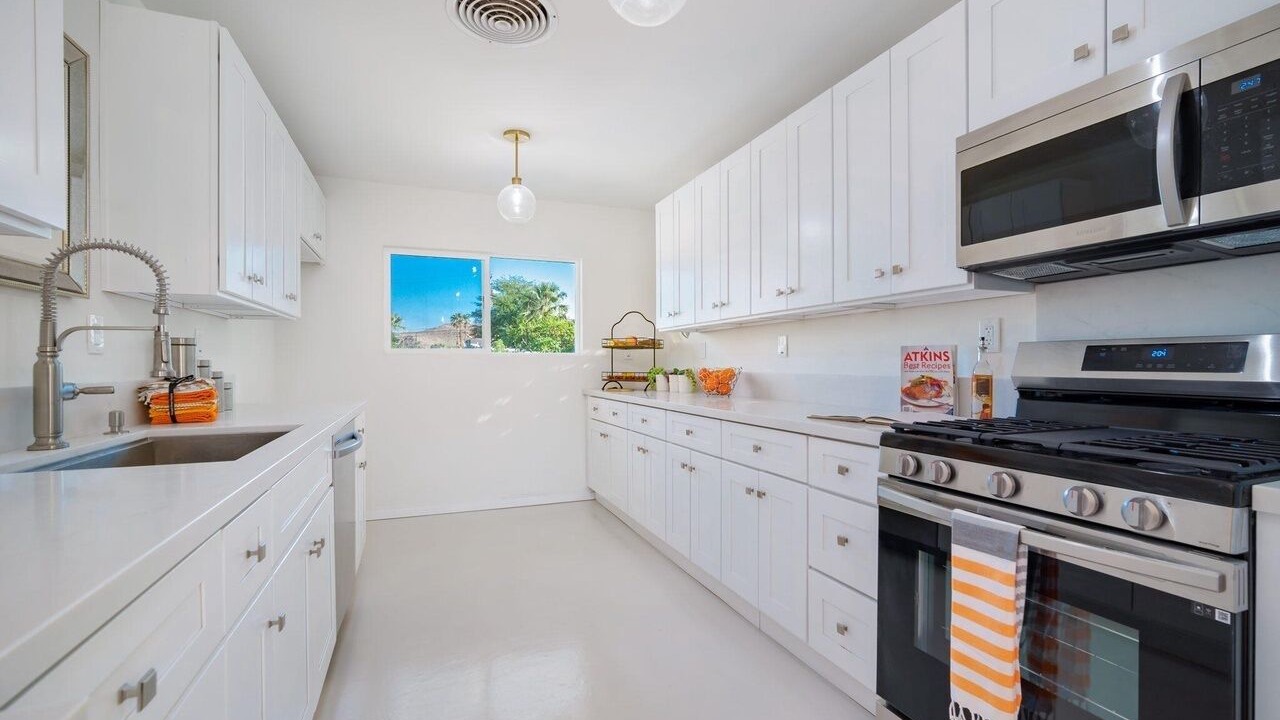 Photo of Kitchen in Cathedral City Cove