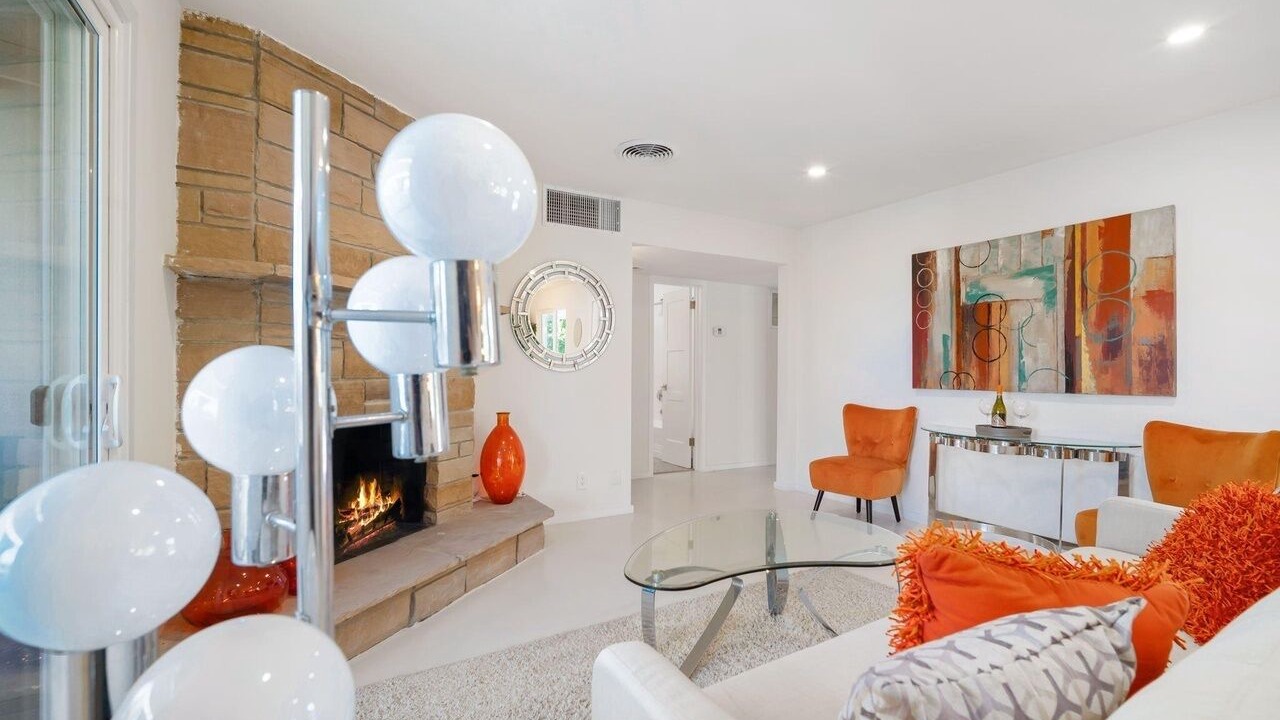 Photo of Livingroom in Cathedral City Cove