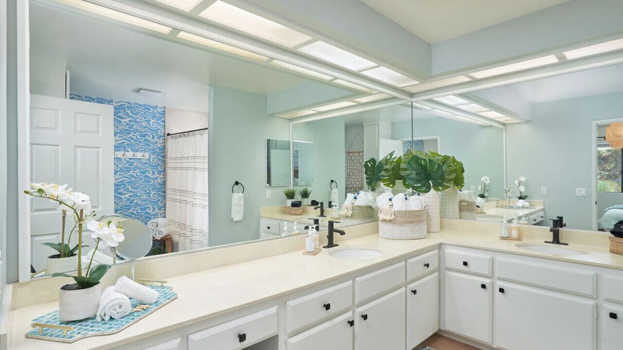Photo of Bathroom in Cardiff-by-the-Sea