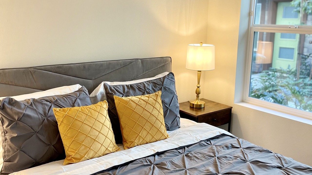 Photo of Bedroom in Platinum Triangle