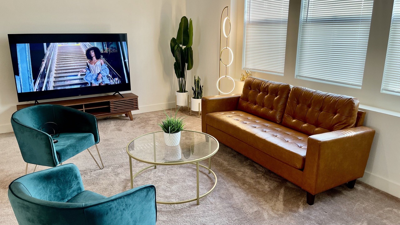 Photo of Livingroom in Platinum Triangle