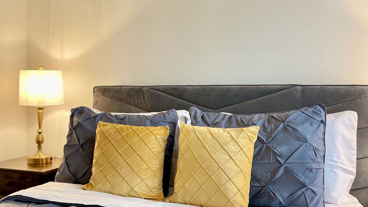 Photo of Bedroom in Platinum Triangle