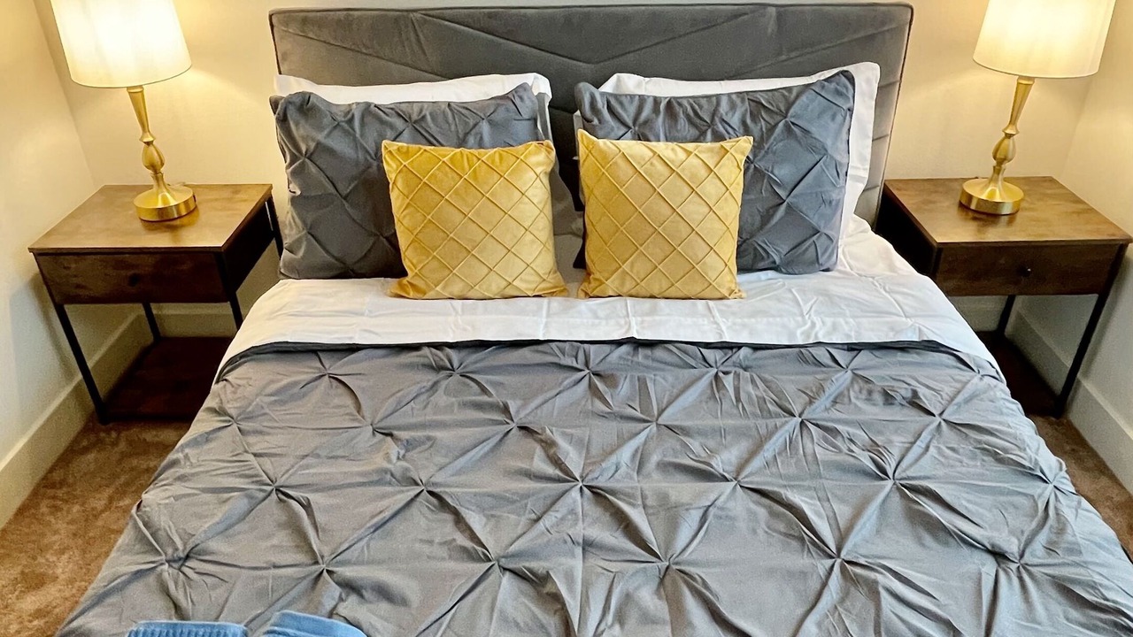 Photo of Bedroom in Platinum Triangle
