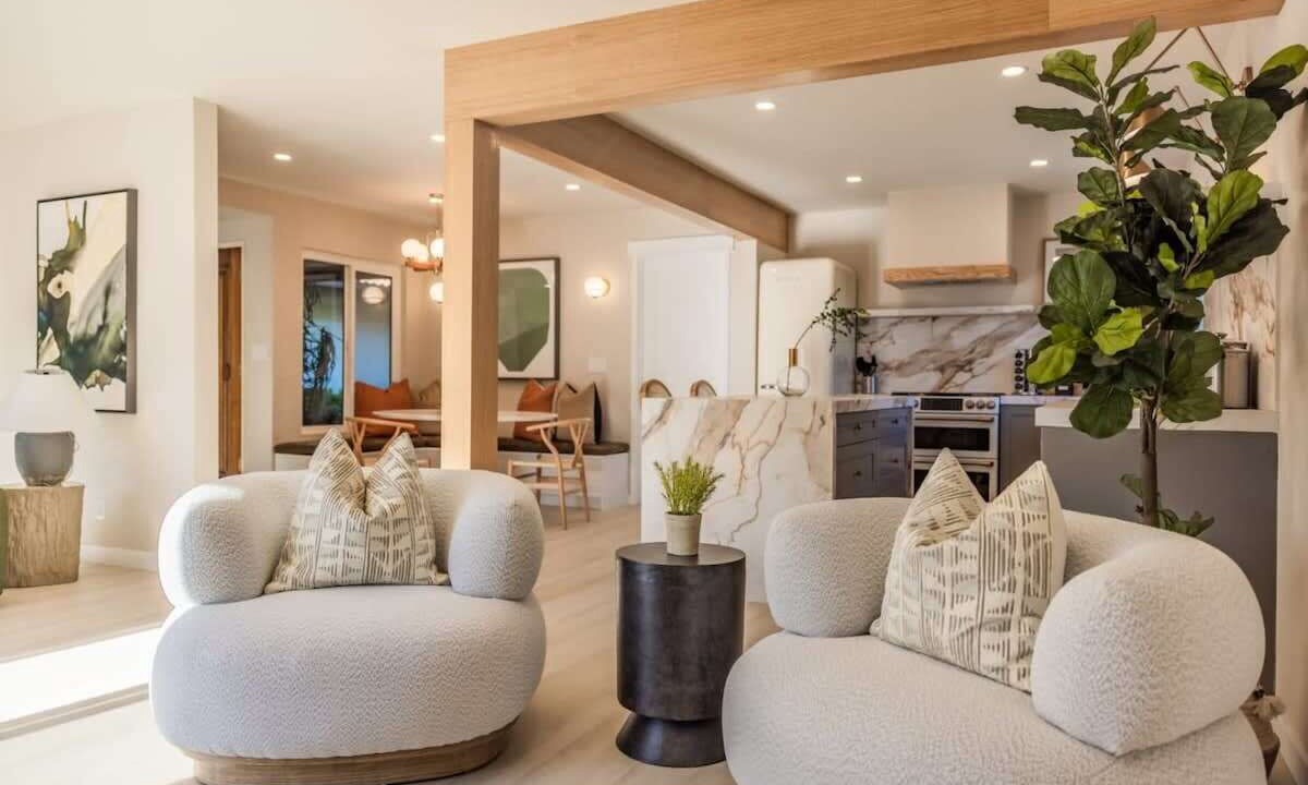 Photo of Livingroom in Fullerton