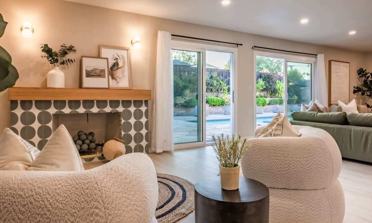 Photo of Livingroom in Fullerton