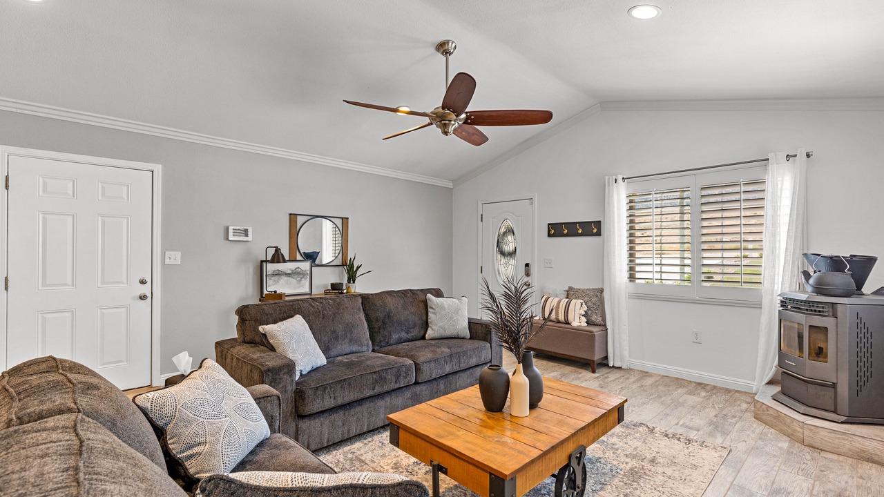 Photo of Livingroom in Tehachapi