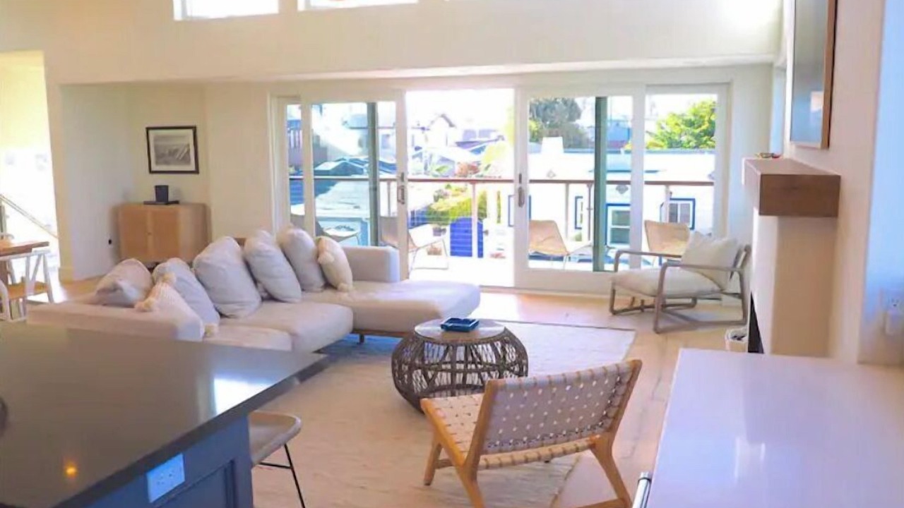 Photo of Livingroom in Pierpont Bay