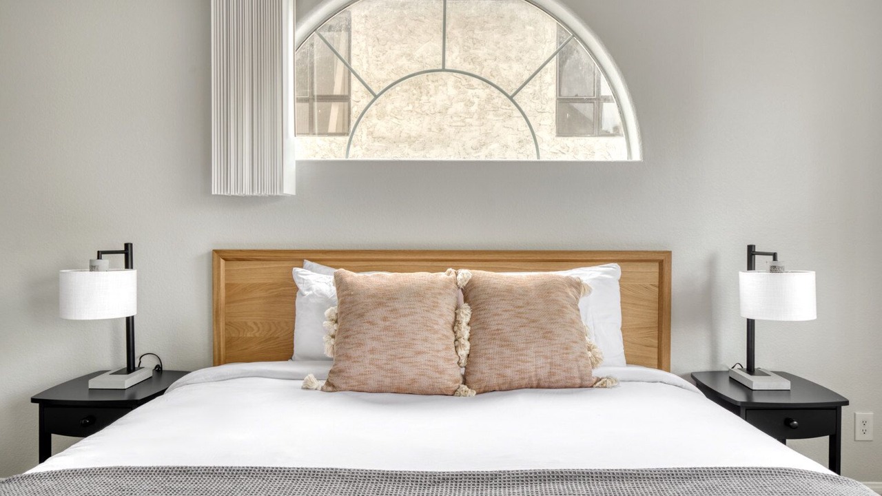 Photo of Bedroom in Beverly Grove