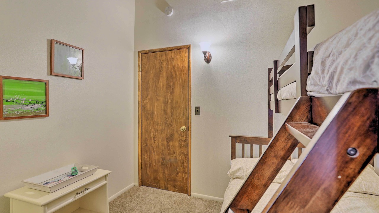 Photo of Bedroom in Arrowhead Villas