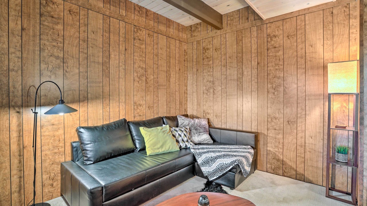 Photo of Livingroom in Arrowhead Villas