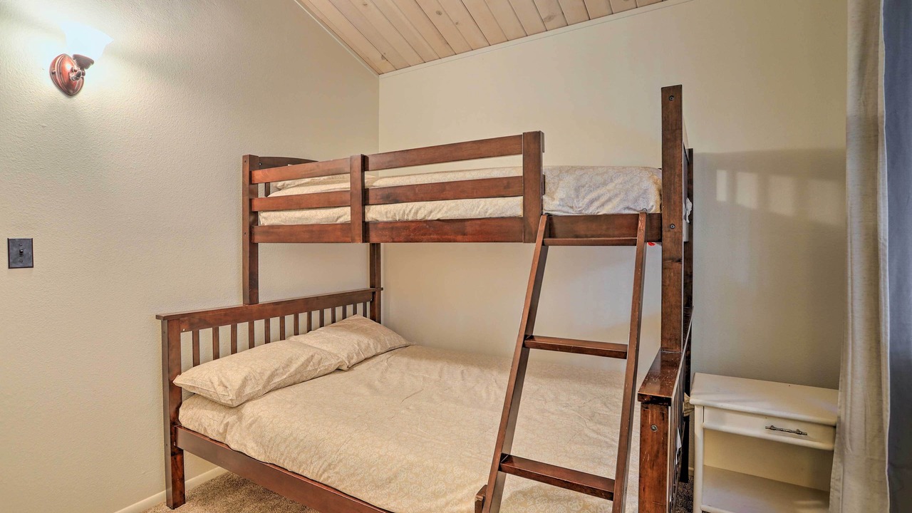 Photo of Bedroom in Arrowhead Villas