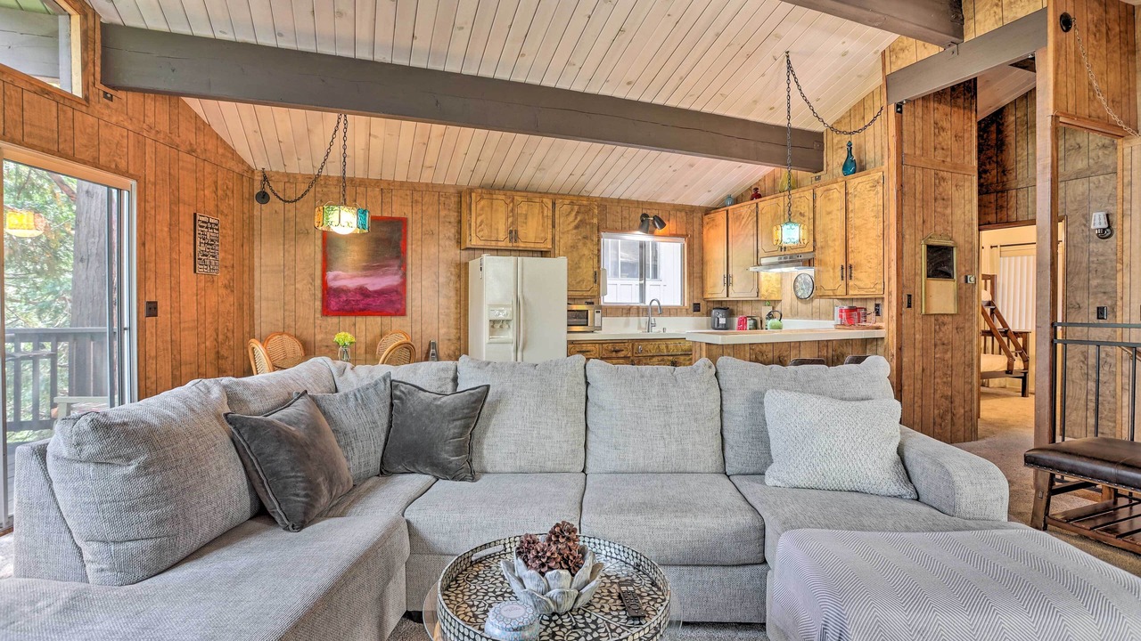 Photo of Livingroom in Arrowhead Villas