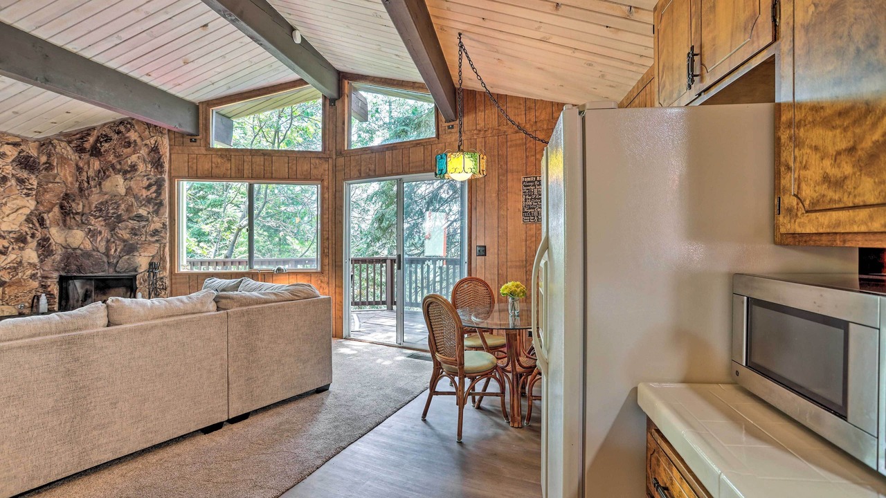 Photo of Livingroom in Arrowhead Villas