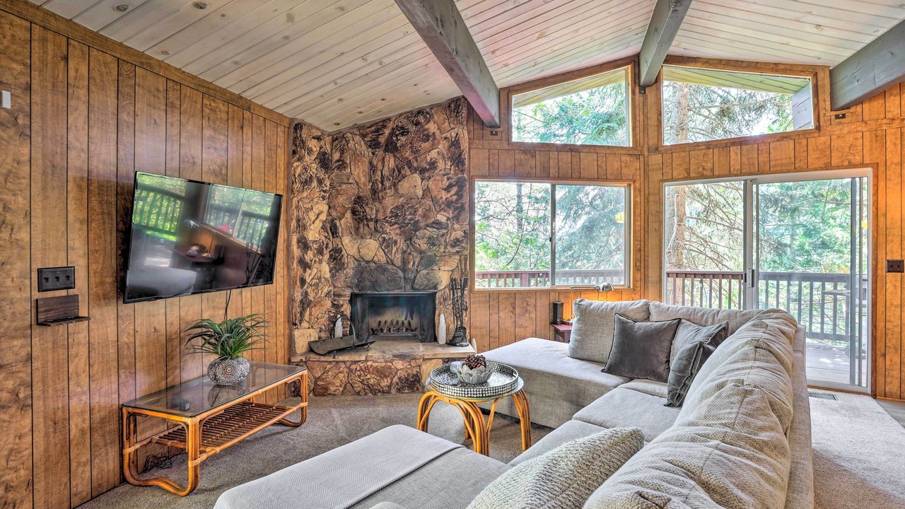 Photo of Livingroom in Arrowhead Villas