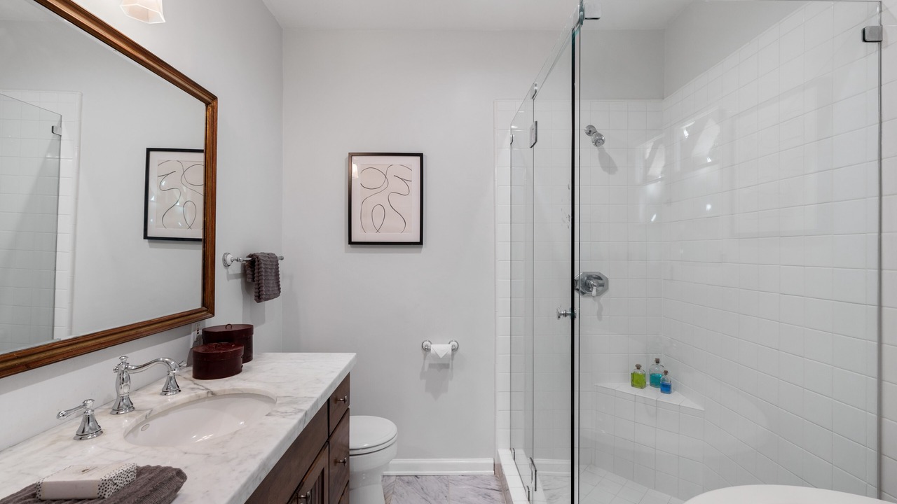 Photo of Bathroom in Mid-Wilshire