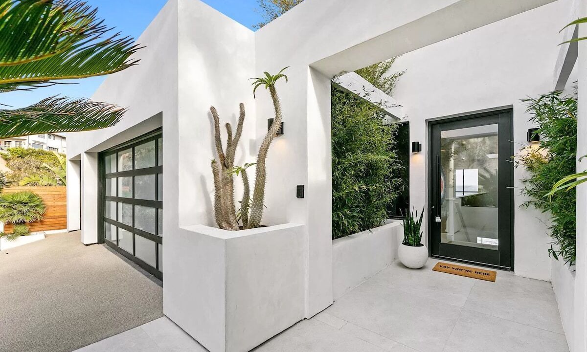 Photo of Patio Balcony in Western Malibu