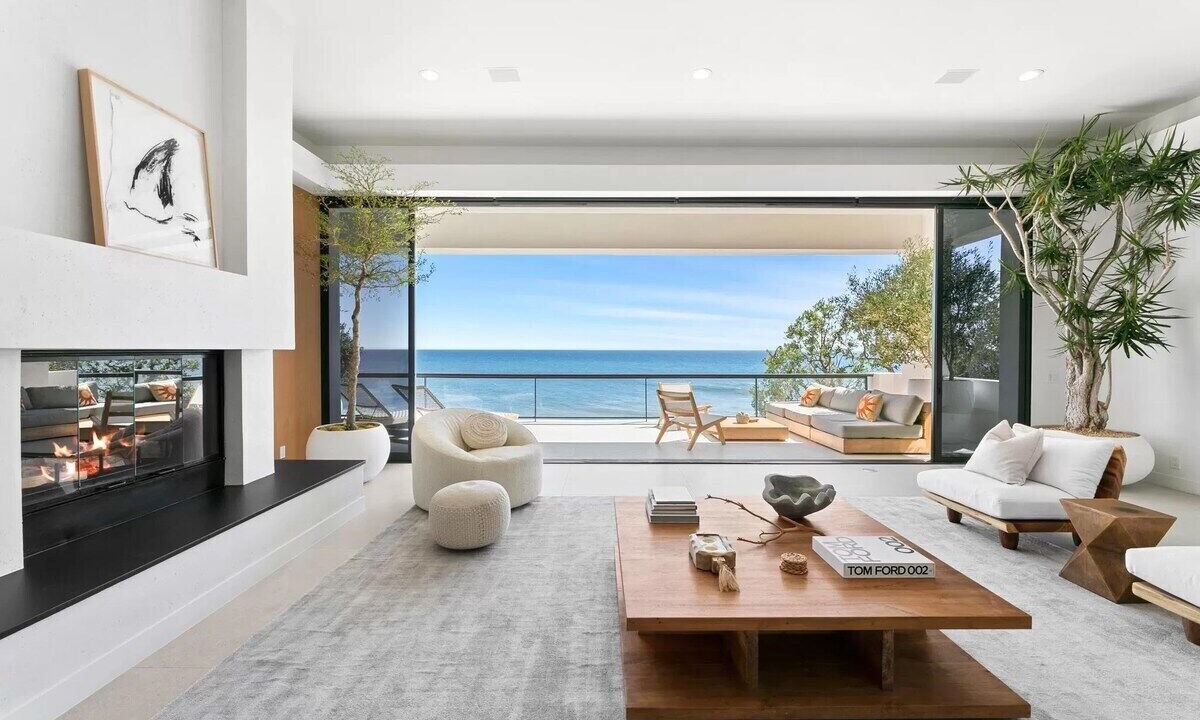 Photo of Livingroom in Western Malibu